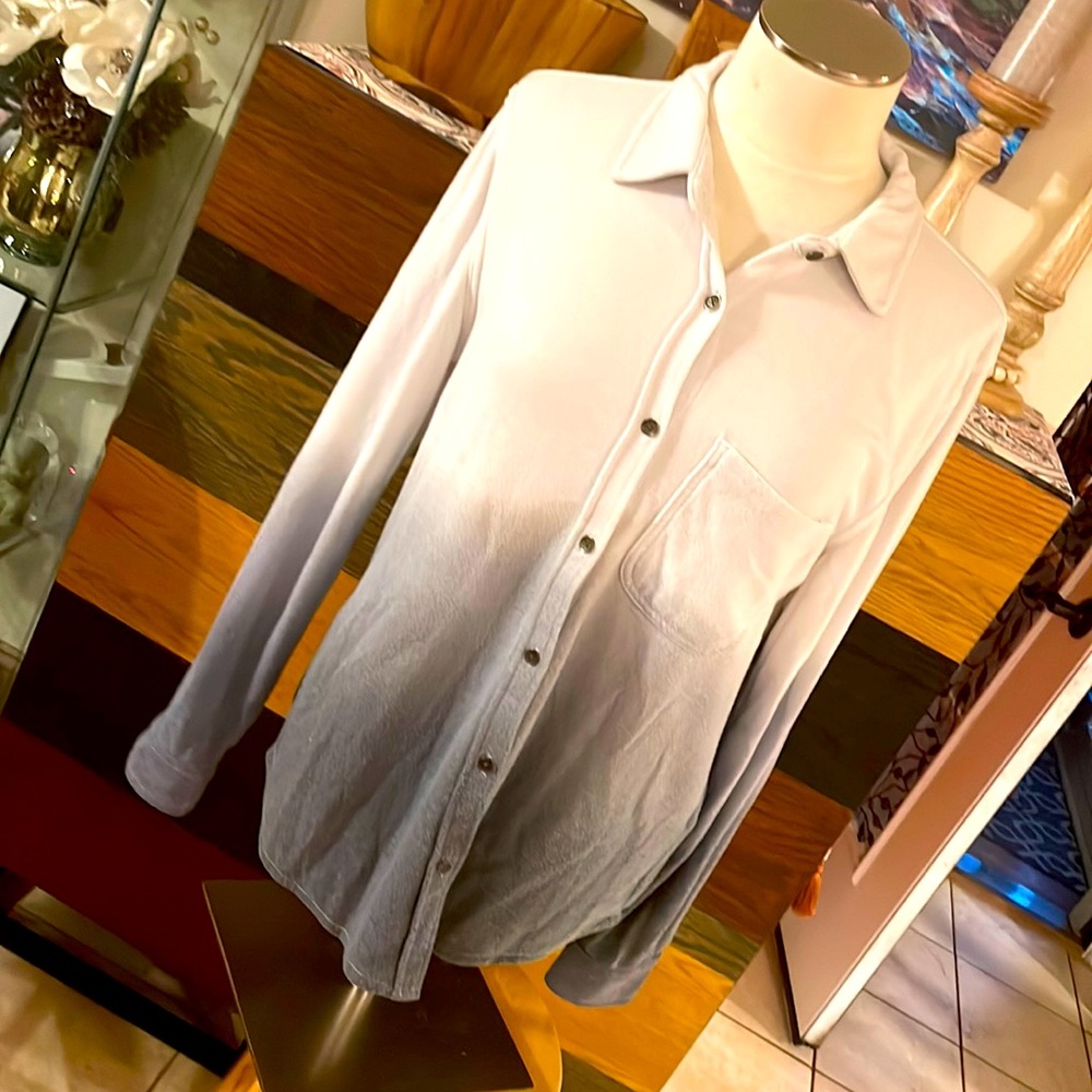 Size large Maurice’s button down shirt